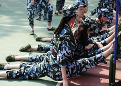 拓展訓(xùn)練培訓(xùn)師應(yīng)具備的素質(zhì)有哪些?